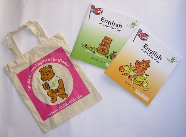 Sprachbücher und Stofftasche mit Bär.